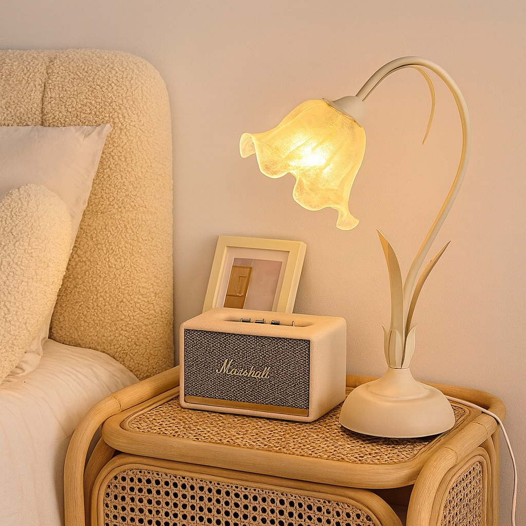 Elegant Vintage Floral Table Lamp with Adjustable Arm