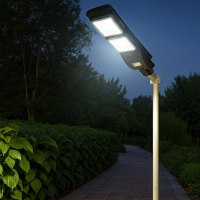 High-Brightness 6000 Lumens Solar Street Light